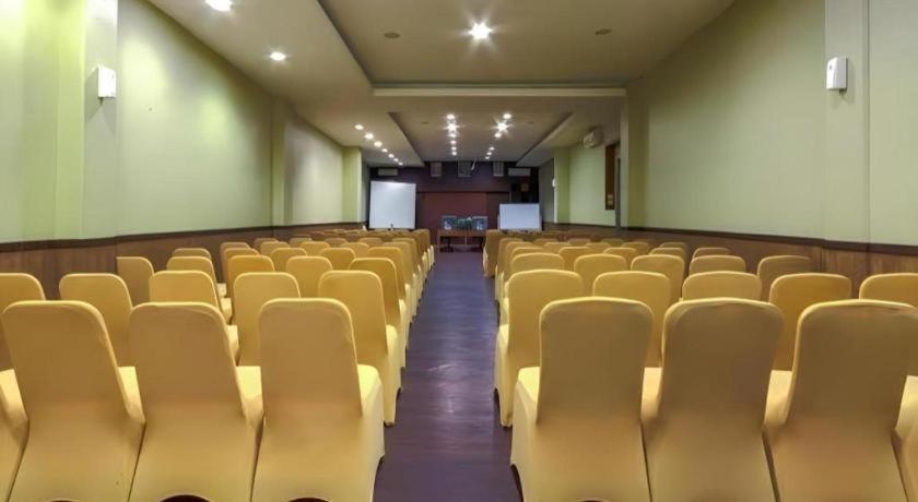 Plan B Hotel Padang  Exterior foto